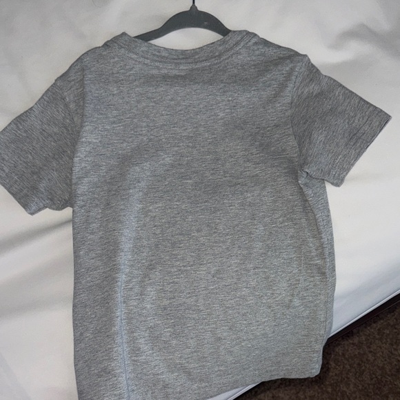 Polo Ralph Lauren Gray T-Shirt with Bear and Red Hat - Picture 3 of 3